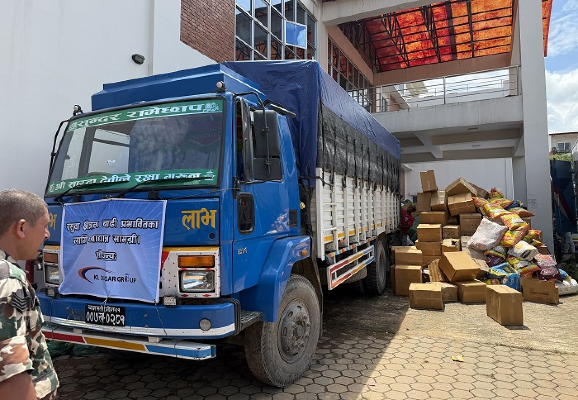 के एल दुगड ग्रुपद्वारा रसुवा र नुवाकोट क्षेत्रका बाढी प्रभावित परिवारलाई खाद्यात्र सामग्री सहयोग